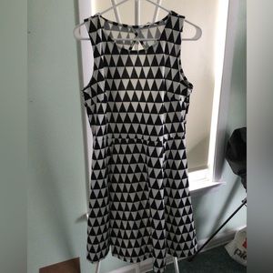 H&M size Large dress with black and white triangles